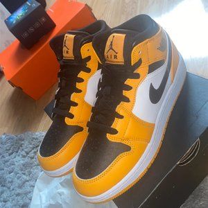 Air Jordan 1 Mid Reverse Yellow Toe (GS)